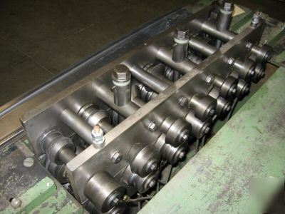 Lockformer 14 ga pittsburgh machine w/ rt angle rolls