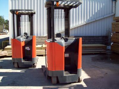 Electric fork lift(s)