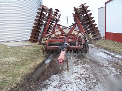 International 496 21' disc soild disc w/ duals on wings