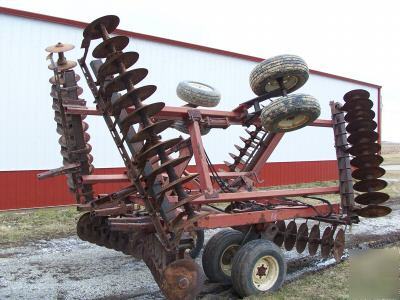 International 496 21' disc soild disc w/ duals on wings