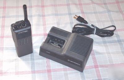 Motorola MT1000, 16CH, 438-470MHZ, dtmf, gmrs, charger