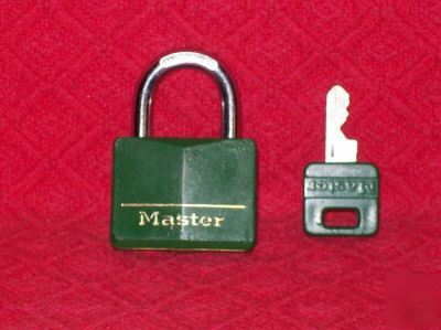 1 master lock with key / green