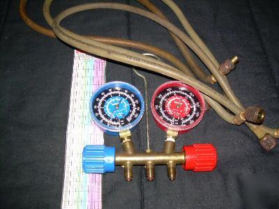Hvac manifold gauges w/ hoses. (made by robinair)