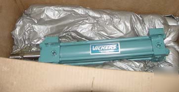 New vickers hydraulic cylinder in box 2