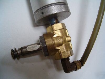Parker skinner valve w/actuator & brass 7321KBN2RN00 