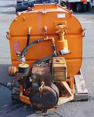 Â 1965 spray tank with 9 hp briggs-stratton motor 