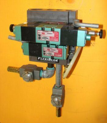 New numatics flexiblock manifold 153RQ115J #3824 g