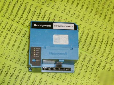 Honeywell RM7896 d 1027 burner control RM7896D1027
