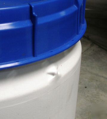 Truckload of 1100-10 gal hd plastic drum-screw top lid