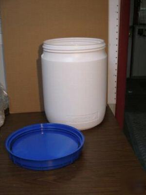 Truckload of 1100-10 gal hd plastic drum-screw top lid