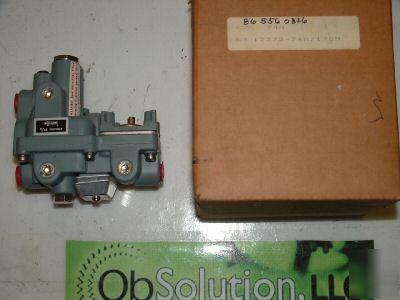 New moore siemens valve positioner series 74N in box