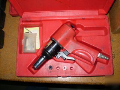 Huck ak-175A pneudraulic riveter