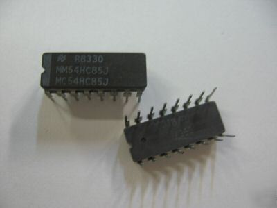2PCS p/n MM54HC85J ; ceramic integrated circuit