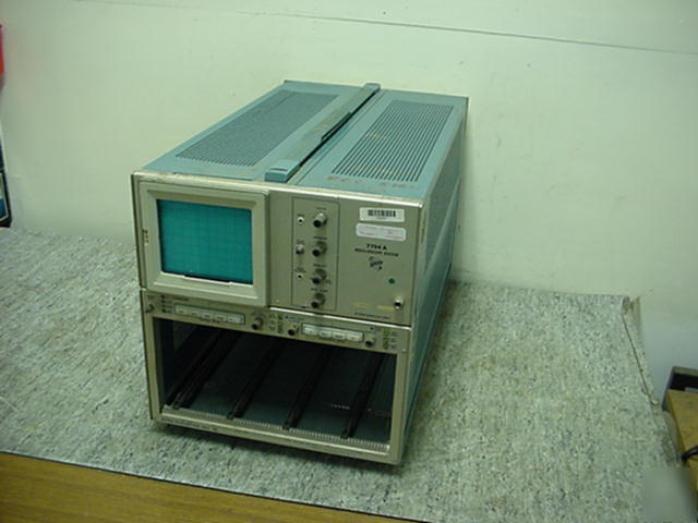 Tektronix 7704A oscilloscope system display*faulty*