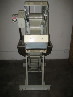 Vertical coveyor with hopper great condition