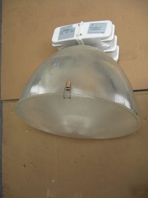 (10) 320 watt pulse start metal halide acrylic lowbay