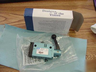 New mac valves model: 180001-112-0025 lever valve, <