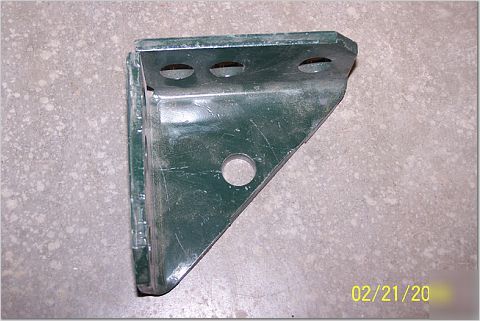 Unistrut P2484, universal shelf bracket, green finish