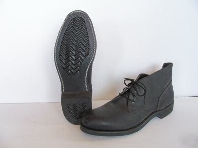 New mens safety shoes, chuckka size 14 med. ( in box)