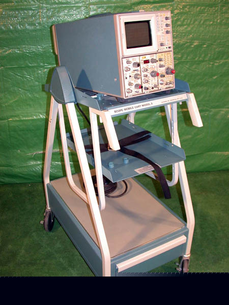 Tektronix oscilloscope model 7633 w/cart and 3 modules