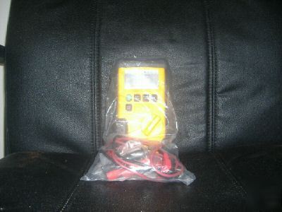 Uei DM400 compact multimeter 