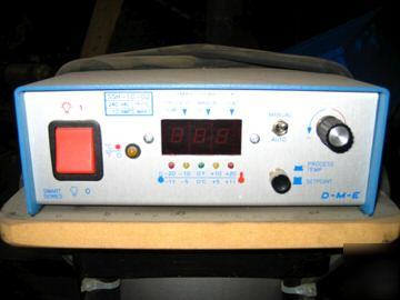 Heated press w/ d-m-e temperature controller & table 