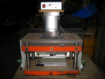 Heated press w/ d-m-e temperature controller & table 
