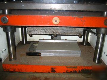 Heated press w/ d-m-e temperature controller & table 
